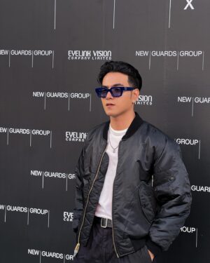 Aukkarat Jittasiri Instagram - Off-White คอลเลคชั่นใหม่ ต้อนรับซัมเมอร์ แมทช์ลุคไหนก็เท่ 🕶️🔥

#offwhite 
#offwhitebangkok 
#offwhitethailand 
#offwhiteeyewear 
#eyelinkvision 
@eyelinkvision_thailand