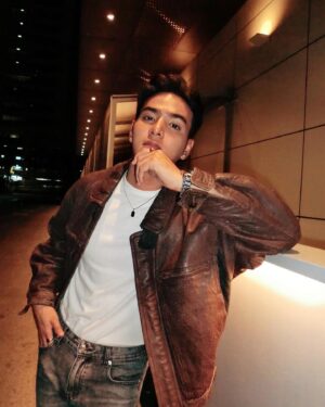 Aukkarat Jittasiri Instagram - ขอเพียงแค่เธอนั้น Hit Me Up up up all night 🌙❤️‍🔥