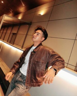 Aukkarat Jittasiri Instagram - ขอเพียงแค่เธอนั้น Hit Me Up up up all night 🌙❤️‍🔥