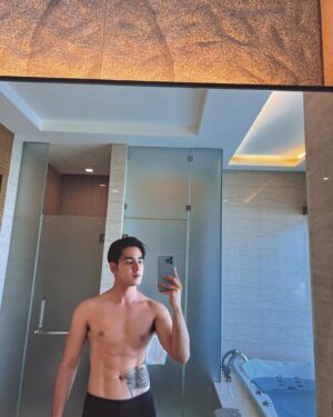 Aukkarat Jittasiri Instagram - ร้อนๆแบบนี้ อยากได้หวานเย็น หรือหวานใจครับ 😛💦
@jasminegrouphotel