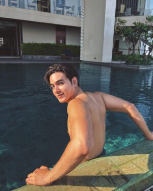 Aukkarat Jittasiri Instagram - ร้อนๆแบบนี้ อยากได้หวานเย็น หรือหวานใจครับ 😛💦
@jasminegrouphotel