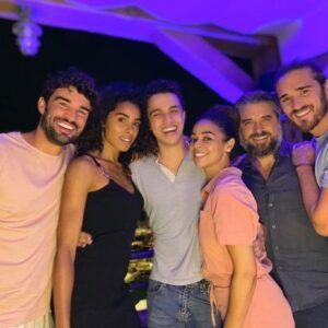 Aurélie Konaté Instagram - Plus Belle La Vie s’arrête. L’annonce a été faite.
Je voulais remercier la production et la chaîne de m’avoir offert le joli rôle de Carmen. J’ai vécu mille vies en quelques mois et c’était juste génial.
Merci à mes partenaires de folie, à toutes les équipes, technique, réalisateurs, HMC, nos coachs et répétiteurs, la régie et surtout merci @marisa_commandeur d’avoir insisté pour que je passe le casting.
Que de belles rencontres sur ce tournage.
Je pense fort à vous tous et j’espère à vite pour de nouvelles aventures.
Et merci à vous, téléspectateurs de nous avoir suivis tous les soirs. Merci merci merci ❤️
@pblvofficiel @newen_studios @clairedlr72 @prudenceleroy @leo_romain_ @jeromebertin #thomasseraphine @carolineriouoff @kjelbennett @sandrine_cohen_ @henon.eric #simonehrlacher @anthonydupray @davidbanoff