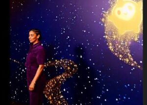 Aurélie Konaté Instagram - Quel bonheur d’avoir participé à la VF du nouveau film @disneyfr @disneywishmovie.
Je suis la voix parlée et chantée de Hal.
Merci @barbaratissier et @quentinbachelet  pour votre bienveillance.
Et bravo à toute l’équipe VF @oceane_demontis @julien_crampon @instatomalmodar_officiel @camille_timmerman @herverey @anniemilon @lillycaruso
#DisneyWish 💜✨💜