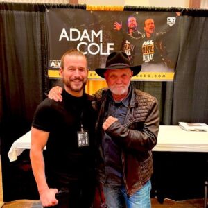 Austin Jenkins Instagram - An amazing weekend…thanks to everyone who stopped by 🙏

Also, getting to chat w/ @sdownes117 is always Legendary 😎 #lexingtoncomiccon #adamcolebaybay #chugsarmy @allelitewrestling @halo