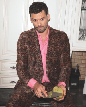 Austin Nichols Instagram - I usually wear plaid when I cut mango... 📷 by @collinstark