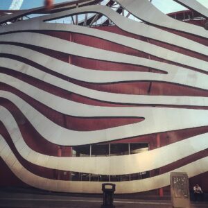 Austin Swift Instagram - This building. I like this building. Does its own thing.