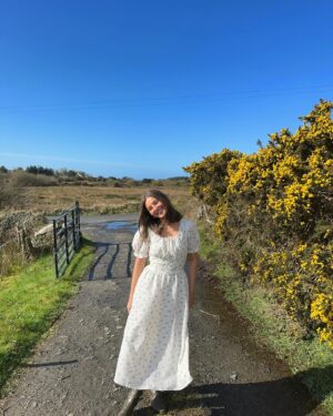 Autumn Rose Gruber Instagram - looking for investors to go in on a farm in ireland with me. serious inquiries only