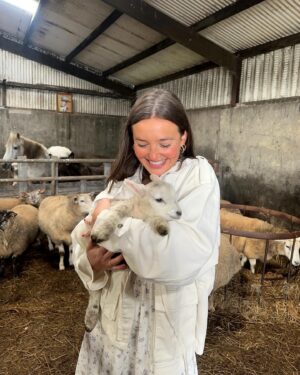 Autumn Rose Gruber Instagram - looking for investors to go in on a farm in ireland with me. serious inquiries only