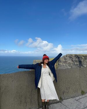 Autumn Rose Gruber Instagram - looking for investors to go in on a farm in ireland with me. serious inquiries only