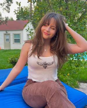 Ava Acres Instagram - Great cuts, great vibes with @lornareidhair !! Thank you for bringing life and style back into my hair💘🥰