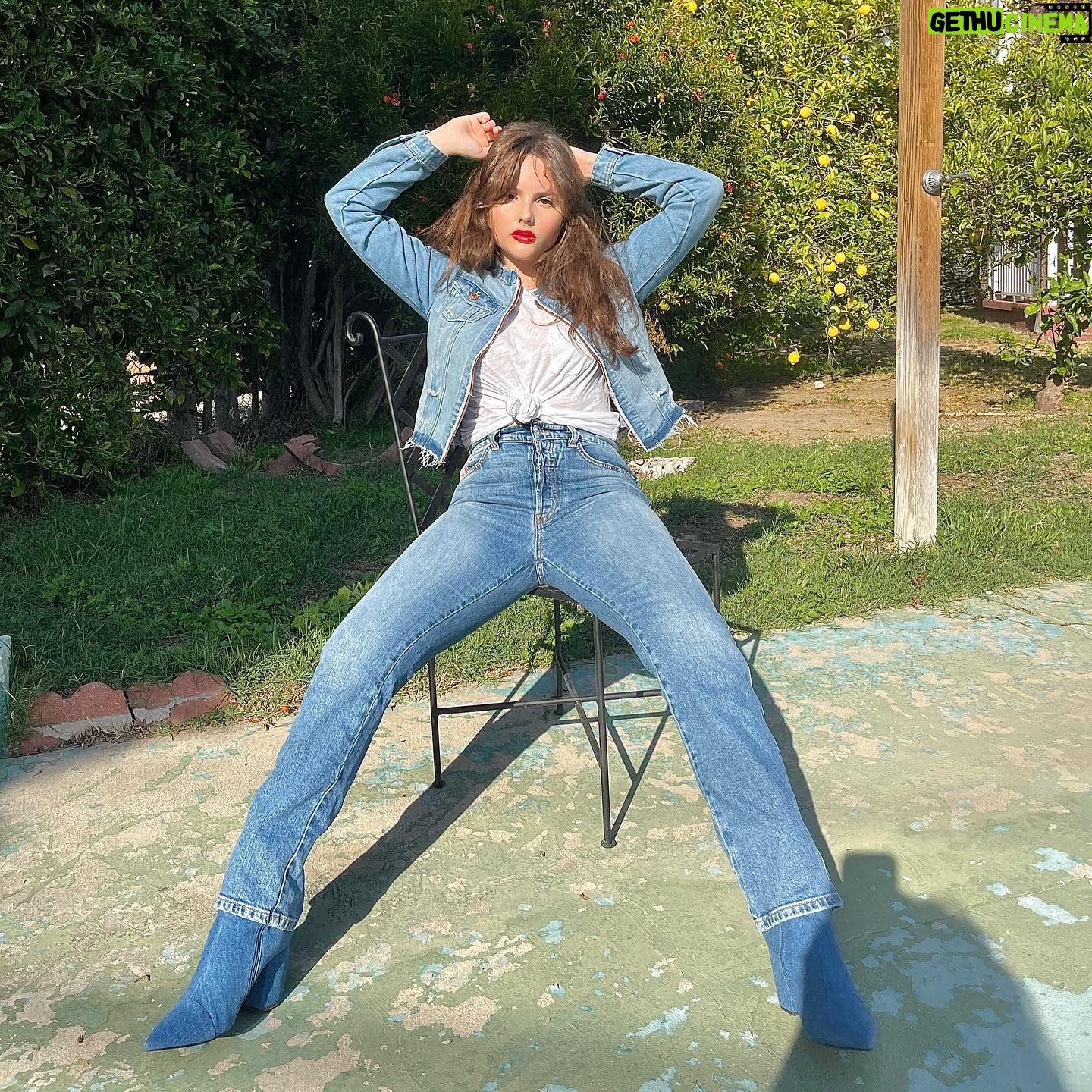 Ava Acres - 1.6K Likes - my power stance