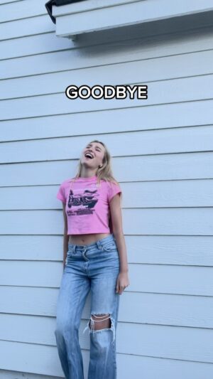 Ava August Instagram - Living in a dream, we were high 🌞

#avaaugust #goodbye #singing #newmusic #singersongwriter