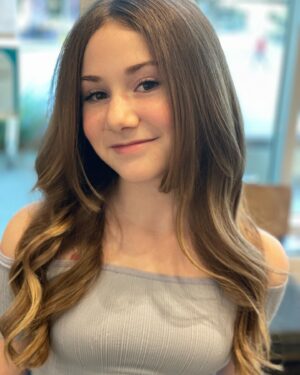 Ava Grace Cooper Instagram - Just got my hair done!💕