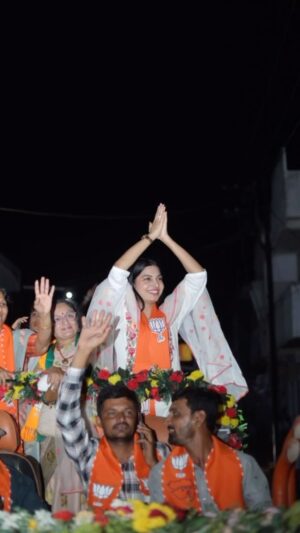 Avani Modi Instagram - At Porbandar for the Mega road show of Shree @mansukhmandviya ji. I am thrilled to see people’s enthusiasm, passion and warm welcome for their beloved NETAJI. We are all dedicated and committed for the grand victory of Shree Mansukh Mandaviya ji in this #loksabhaelection2024 

I urge everyone, let’s come forward to vote for BJP and support @narendramodi ji in the making of NEW INDIA 

@narendramodi @amitshahofficial @mansukhmandviya @crpaatil @bjp4india @bjp4gujarat