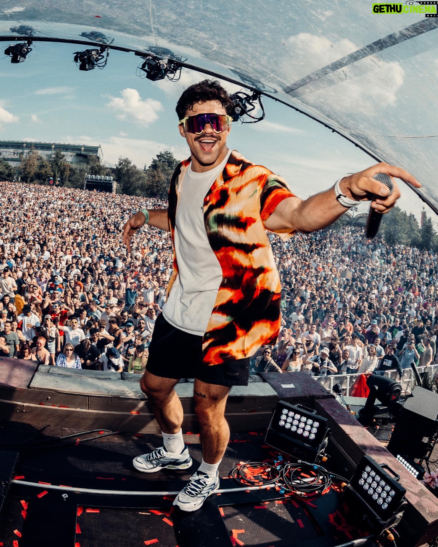 Average Rob - 85.5K Likes - merci @tomorrowland for being chaud boulette wtf 🥵♥️ @omdathetkan
merci @lostfrequencies for the opportunity
pics by @rafaeldeprost