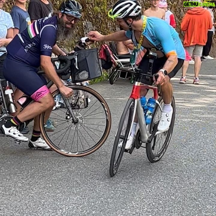 Average Rob - 62.8K Likes - tour de france was chouette 🇫🇷
pics by @jossewester #tdf