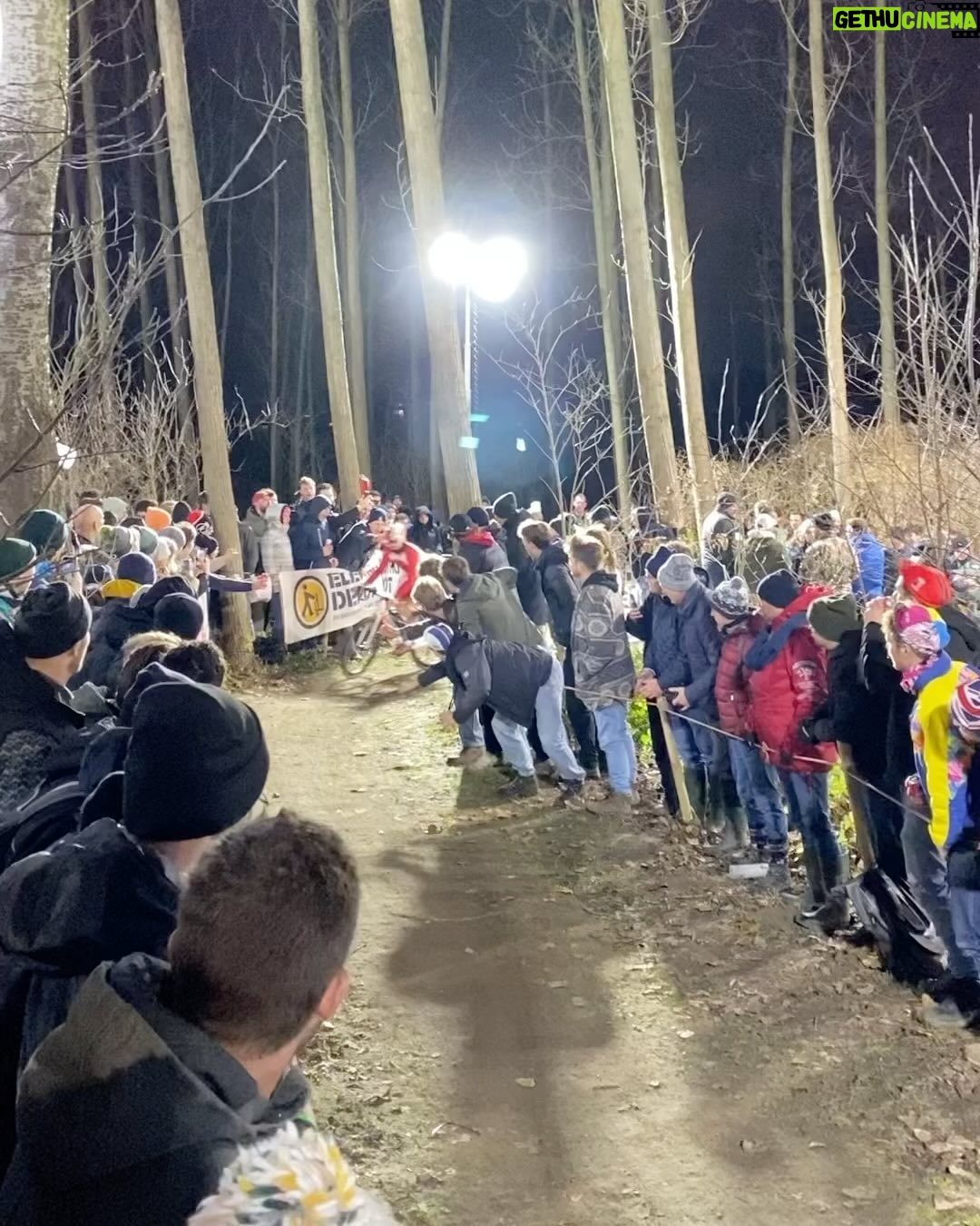 Average Rob - 78.4K Likes - Holy shit! Merci everybody who watched the first ever Turbo Cross! What started of as a joke, became possibly the biggest livestream in Belgian history: 400.000 viewers 🤯 Still can’t believe it. Merci for all the love! Merci to every rider who risked their life for entertainment haha. Can’t walk properly today but very thankful for everything. Much love to @diegemcross & @belgian_cycling for believing in this project ❤️ Again next year?
📸 @kramon_velophoto @matspalinckx @tourdetietema