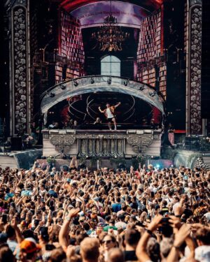 Average Rob Instagram - merci @tomorrowland for being chaud boulette wtf 🥵♥️ @omdathetkan 
merci @lostfrequencies for the opportunity
pics by @rafaeldeprost