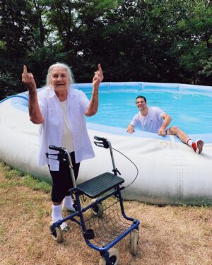 Average Rob Instagram - Rest easy mami… ♥️🌹 Merci for everything. Vooruit is de weg. Always.