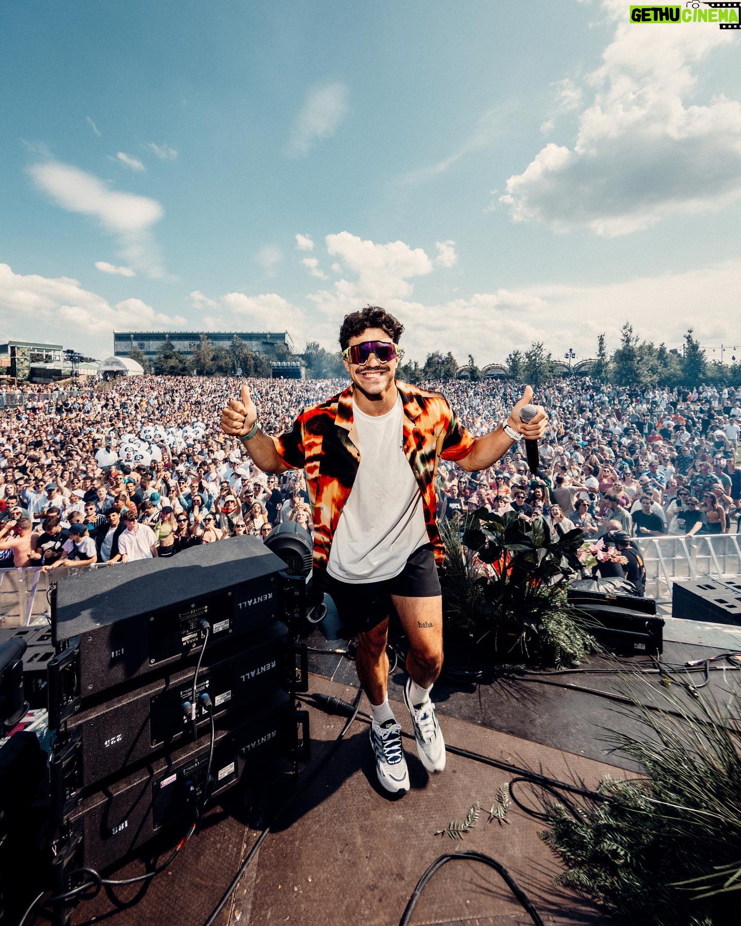 Average Rob - 85.5K Likes - merci @tomorrowland for being chaud boulette wtf 🥵♥️ @omdathetkan
merci @lostfrequencies for the opportunity
pics by @rafaeldeprost