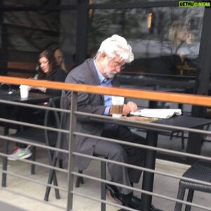 Axel Kuschevatzky Instagram - Aprovecho el premio en Cannes a George Lucas para volver a postear la foto de @alxwmcg del día que nos lo cruzamos en un Starbucks en 2017.

#georgelucas #starwars #losangeles