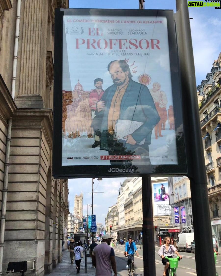 Axel Kuschevatzky - 720 Likes - Los carteles del estreno en Francia de nuestra película PUAN, dirigida por María Alché y Benjamín Naishtat con @marcelosubiottook
@leosbaraglia @juli_zylberberg @aleflechner
@cristina.g.banegas / @andreafrigeriook/
@bestellimara @gaspioff @lali y gran elenco.
Las películas argentinas dan la vuelta al mundo, se consumen en todo el planeta y traen inversiones y reconocimiento al país.
Una producción de @pastocine & @pucaracine
Coproducida por
@infinityhill/
@kinoproduzioni/ @bubblesproject/
@pandorafilmproduktion / @atelierdeproduction
Productores @bardox/ @babsday / @fedetut
Co productores @axelkuschevatzk / Christoph
Friedel Giovanni Pompili
@thomasverhaeghe_atelierdeprod
@mathieu.atelierdeproduction @tatimilk Claudia
Steffen/ Emmanuel Chaumet/ @cindyteperman
Dirección de fotografía Hélene Louvart
Dirección de arte @julidolinsky
Montaje @livserpa
Sonido @fer.ribero
Música @santidolan
Vestuario @marianaseropian
Guión @mm.alche/ @benjanaishtat
Trailer: @companiadetrailers
Poster: @fableagency
#Puan #MariaAlche #BenjaminNaishtat #Estreno
#5deOctubre #PastoCine #PucaraCine #Digicine
#MarceloSubiotto #LeonardoSbaraglia
#JulietaZylberberg #AlejandraFlechner
#AndreaFrigerio #MaraBestelli #Cine #CineArgentino
#Infinityhill #laliesposito #premiosgoya2023
Foto de @susanahornos. Mil gracias!