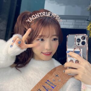 Ayane Takahashi Instagram - 25歳はみなさんのおかげでとても楽しい1年を送らせていただきました。
いつもありがとうございます🤍
26歳も自分らしさは変わらずに、人間的にもアイドルとしてもまだまだ成長していけたらなと思います！
26歳もよろしくお願いします☺️