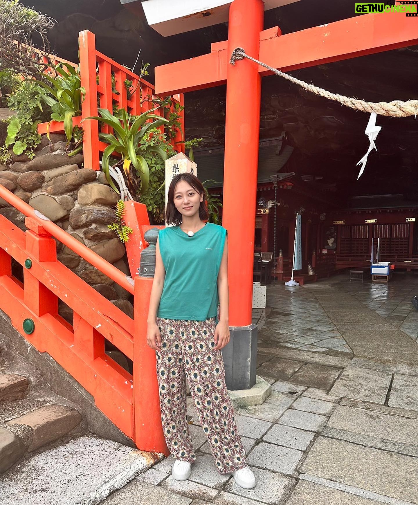 Ayano Kudo - 1.3K Likes - BS12にて8/15から放送の久住昌之のニッポン箸休めさんぽに出演します!なんと私の地元!宮崎です!!!
孤独のグルメの原作者久住さん。ドラマにも出演させて頂いていたのでとてもお会いしたかった方です。そして地元の大先輩温水さん。今回初めてお会いできてとても嬉しかったです。
お二人と宮崎という場所でロケが出来て幸せでした!
放送観てね🫶🏻
Hairmake @akemimuraki
いつもお世話になっております♪