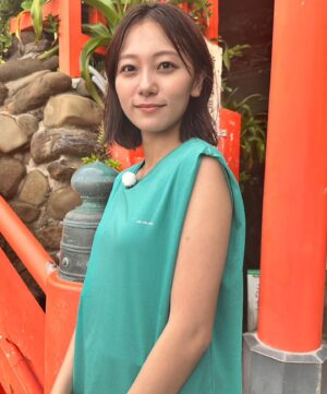 Ayano Kudo Instagram - BS12にて8／15から放送の久住昌之のニッポン箸休めさんぽに出演します！なんと私の地元！宮崎です！！！

孤独のグルメの原作者久住さん。ドラマにも出演させて頂いていたのでとてもお会いしたかった方です。そして地元の大先輩温水さん。今回初めてお会いできてとても嬉しかったです。
お二人と宮崎という場所でロケが出来て幸せでした！
放送観てね🫶🏻

Hairmake @akemimuraki 
いつもお世話になっております♪