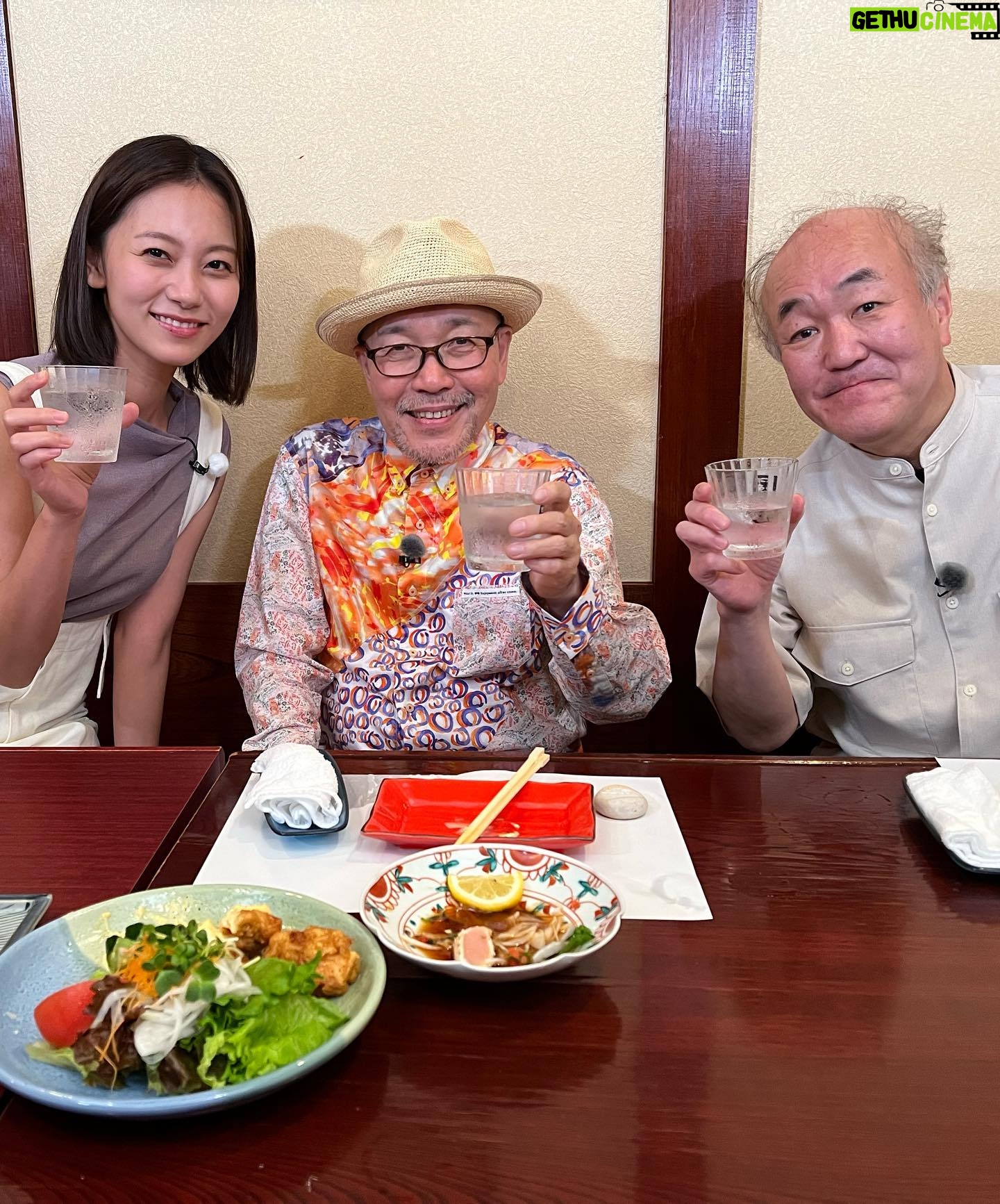 Ayano Kudo - 1.3K Likes - BS12にて8/15から放送の久住昌之のニッポン箸休めさんぽに出演します!なんと私の地元!宮崎です!!!
孤独のグルメの原作者久住さん。ドラマにも出演させて頂いていたのでとてもお会いしたかった方です。そして地元の大先輩温水さん。今回初めてお会いできてとても嬉しかったです。
お二人と宮崎という場所でロケが出来て幸せでした!
放送観てね🫶🏻
Hairmake @akemimuraki
いつもお世話になっております♪