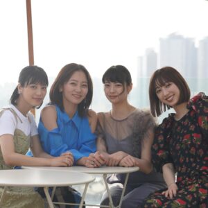 Ayano Kudo Instagram - みなさん、遅れましたが最後まで見て頂いてありがとうございました！
こんなにもお芝居と韓国語に集中的に向き合えた1ヶ月はとても刺激的でした😇そして素敵な個性豊かな大好きな人達に出会えました！！ありがとう！고마워요〜！

Thank you for watching the last episode. I had a wonderful time in Korea. I was able to concentrate on acting and learning the Korean language. And I'm glad to have met such wonderful members🙏

P.S 最終日空港で会ったテギュンは前髪短くなってました🙌 髪短い方がいいよと言ってすぐ切ったらしいです。笑
@leetg_ 
#韓国ドラマな恋がしたい