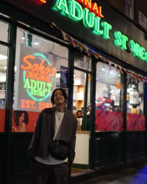 Ayase Instagram - ロンドン3