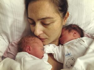 Ayça Bingöl Instagram - 24/02/2016 bu bizim şampiyon olduğumuz gün🤍 Anneler gününüz kutlu olsun🤍 teşekkür ederim güzel kızlarım, hayat sizin için neşe dolu olsun🤍