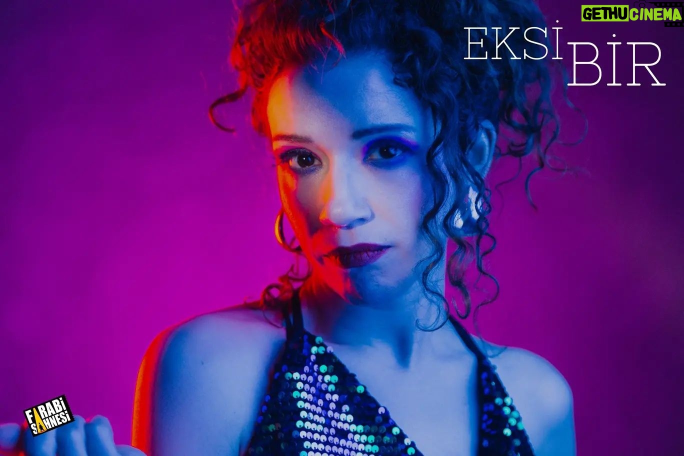 Ayça Eren - 1.5K Likes - "Biz sabah niye durduk?"
"Ne demek niye durduk, sen uyumuyor muydun?"
"E durunca uyandım."
"Eksi Bir" 10 Eylül Cumartesi, 20:00'da
@farabisahnesi 'nde.
Biletler: @biletinial
Fotoğraf: @galip.kurkcu