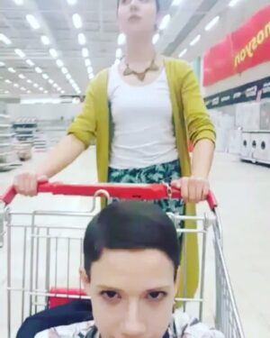 Ayça Eren Instagram - "oturduğum yerden alışveriş" @busekaraburada