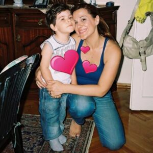 Ayça Mutlugil Instagram - Anneanneciğimin fotoğraf makinesinden çıkmış dün bu fotoğraf , bize hatıra bırakıp gitmiş meleğim 🙏❤️