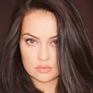 Ayçin Tuyun Instagram - 📷 photographer @h.goktekin 👏

#actress #strongwomen #model #sinema #hollywood #disney #netflikstürkiye #mavi #koton #bollywood  #movies