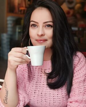 Ayçin Tuyun Instagram - Huzurlu bi kahve keyfi. 🤗 Photography @h.goktekin

#kahvedünyası #venezia #actress #strongwomen #strongmother #movie #netflixturkiye #hollywoodactress  #bollywood #modellife