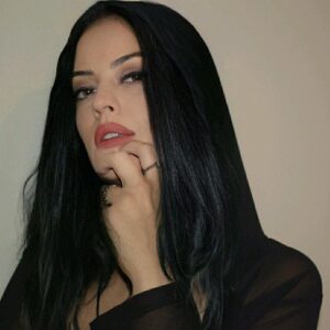 Ayçin Tuyun Instagram - #aktrist #fame#woman #hollywood #bollywood #america#india #netflix #power #wonderwoman #realist #realistar#star photographer by@h.goktekin menajeri@banu_susur basın danışmanı @suatunl