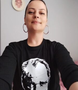Ayçin Tuyun Instagram - #bencumhuriyetkadınıyım #türkiyelaiktirlaikkalacak#atamizindeyiz🇹🇷#5aralıkdünyakadınhaklarıgünü #1934  5 Aralık Dünya kadın hakları günümuzde iki kelam etmek istiyorum.Malesef ki hayatımdaki en büyük zorbalığı iki kadından gördüm.Onlar kendilerini çok iyi biliyorlar dilerim onlara bu kanser sürecim belki onların farkındalığına sebep olmuştur.Ne olursa olsun karma herkese hakettiğini bigun odetir.ben yine de önümü kesenlere beni uzenlere sevgimi gonderiyrm.Cunku ben ışığım ben Cumhuriyet kadınıyım bana da bu yakışır.#yurttabarışdünyadabarış #kanser #zorbalik #ışık #bilgelikbilinci #frekans#türkiye #istanbul