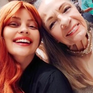 Ayçin Tuyun Instagram - Yıllar sonra canım Nilüfer ablacimla karsilasmak hele ki bu kanser sürecimde çok mutlu oldum .Seni seviyorum @niluferaydancanbula #woman #actress #fame #kadin #oyuncu #sinema #yesilcam #üstad #yasamak güzel şey #kansereinatgülümse
