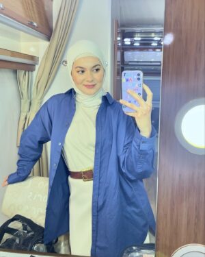 Aydan Koptur Instagram - Oyunculuğun en sevdiğim yanı; bir günlüğüne, bir kaç saatliğine ve ya bir süreliğine de olsa bambaşka karakterlere bürünebiliyor olmak sanırım… 😌🍀 
Bu versiyonum da burada dursun. Yeni reklam filmimiz yayındaaa 💁‍♀️ #vakıfkatılım #commercial #memory