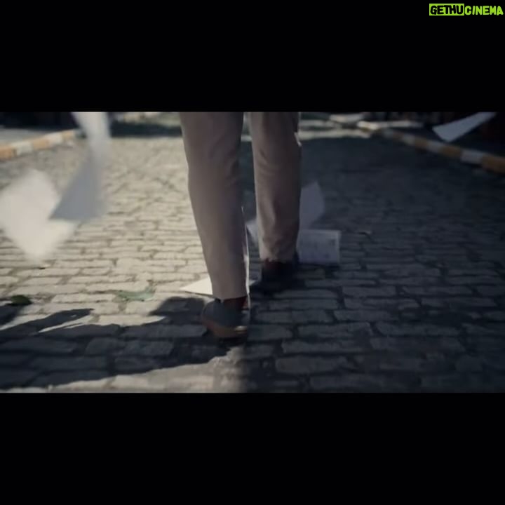 Aydan Koptur - 3 Likes - Oyunculuğun en sevdiğim yanı; bir günlüğüne, bir kaç saatliğine ve ya bir süreliğine de olsa bambaşka karakterlere bürünebiliyor olmak sanırım… 😌🍀
Bu versiyonum da burada dursun. Yeni reklam filmimiz yayındaaa 💁♀️ #vakıfkatılım #commercial #memory