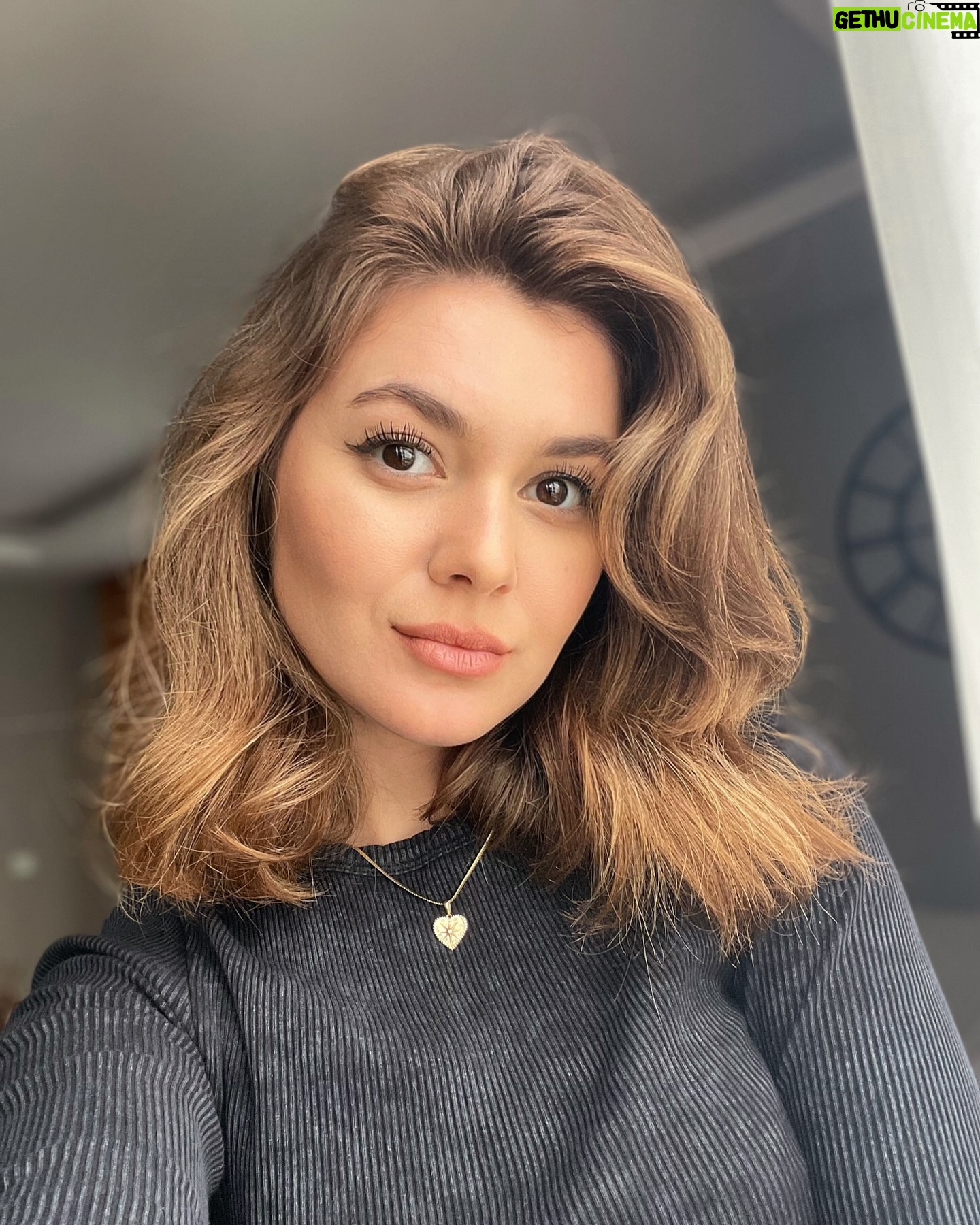 Aydan Koptur - 3 Likes - Araya bir selfie alalım. Haloooo 🙋♀️🌼 #letmetakeaselfie #self #selfie #tb