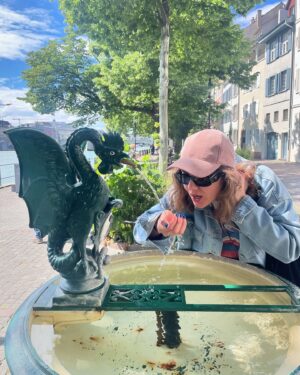 Aydan Koptur Instagram - Bu serideki videoları es geçmeyiniz… 🙈😂🤫🥰 #dumplings #baselswitzerland #memory #tbt #rubyrose #evlimutluçocuklu