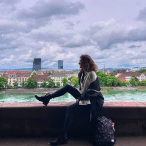 Aydan Koptur Instagram - #dumplar başlasın 🎒🐦‍⬛ #throwback #wednesday #tb #basel #travel #memories