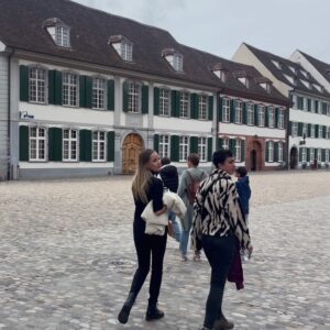 Aydan Koptur Instagram - #dumplar başlasın 🎒🐦‍⬛ #throwback #wednesday #tb #basel #travel #memories