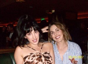 Ayden Mayeri Instagram - 🤎thanks for a groovy night @elleusa 💋

#vintage #greencarpet