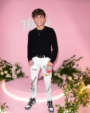 Ayden Mekus Instagram - What an AMAZING night at the White Fox After Hours event at Delilah West Hollywood! @whitefoxboutique @delilah @cldstyle 
•
@thekidlaroi Thanks for the fist bump 👊⭐️