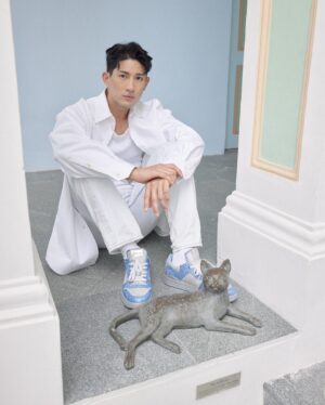 Ayden Sng Instagram - if it ain’t blue, it ain’t choo 🩵 @jimmychoo⁣⁣
⁣⁣
tourist in my own country in the most eye-catching shoes ✨⁣
⁣
#JimmyChoo #JimmyChooCinch⁣
⁣⁣